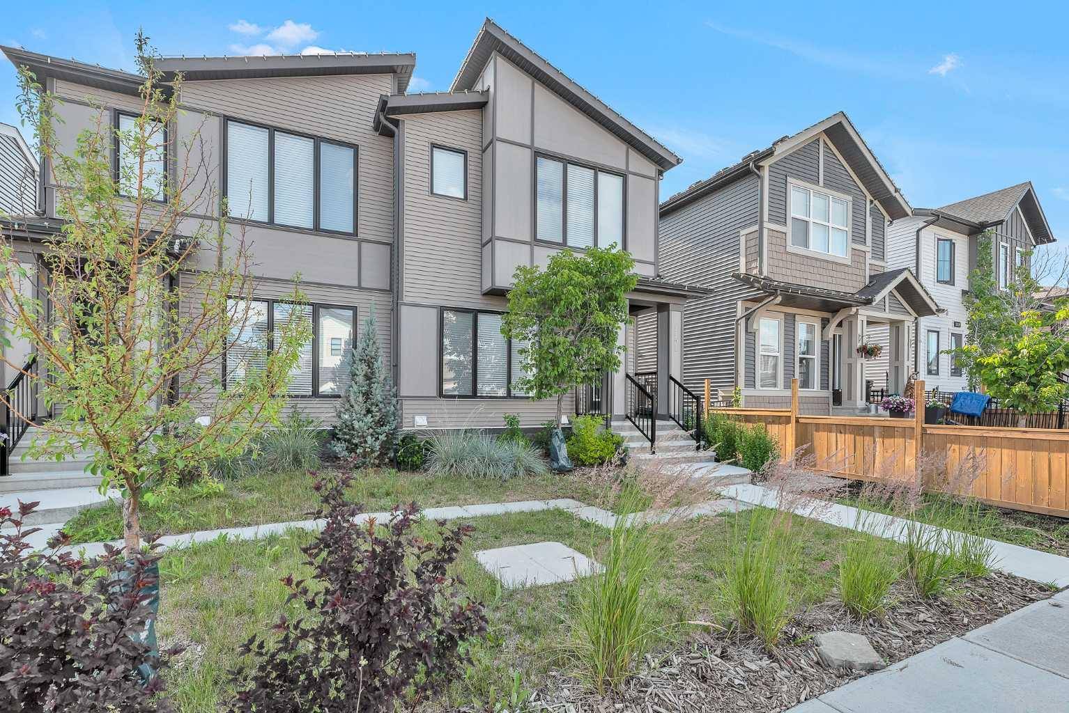 Airdrie, AB T4B 5J1,1121 Chinook Gate Bay SW