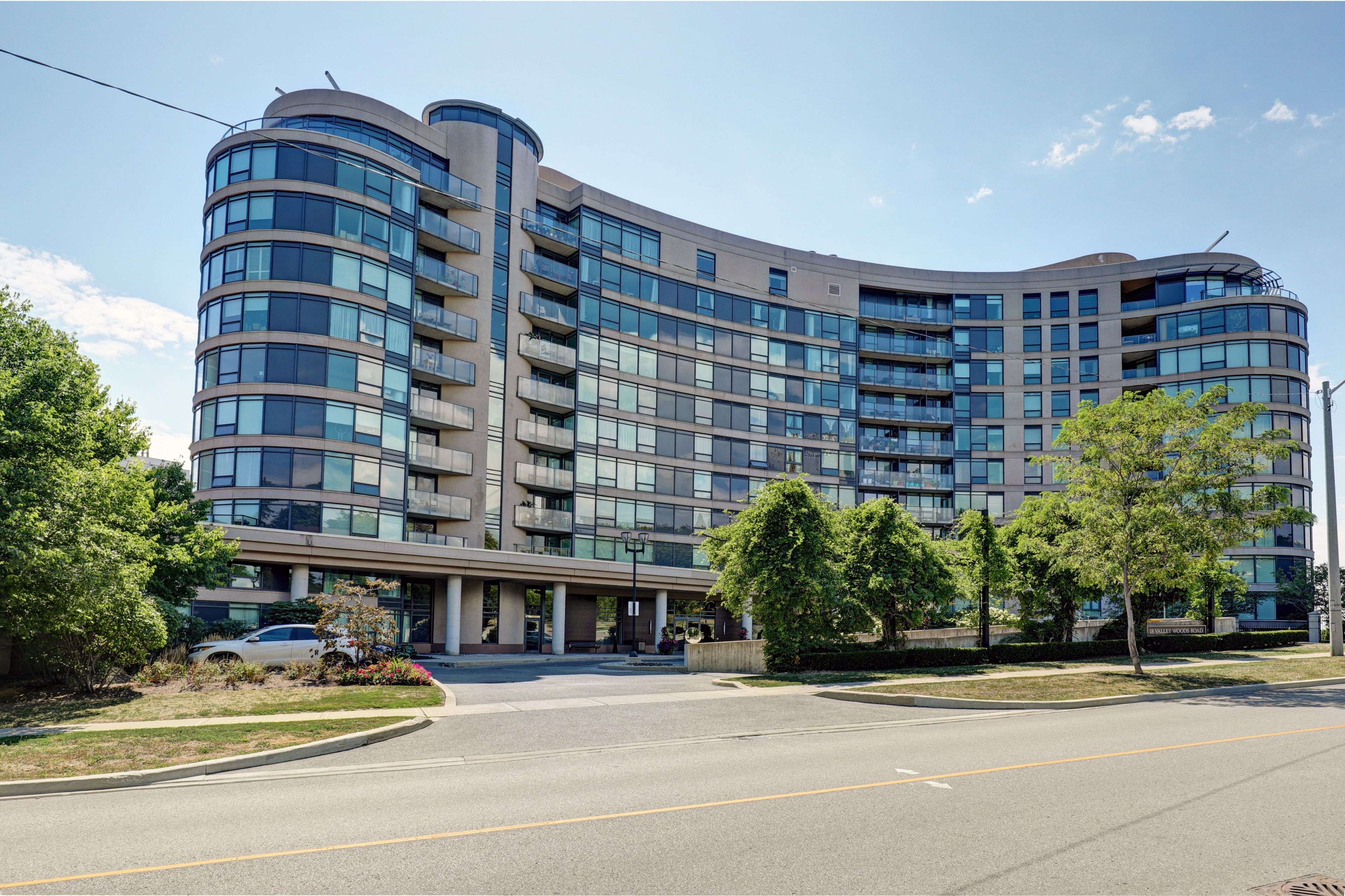 18 Valley Woods RD #Ph211, Toronto C13, ON M3A 0A1