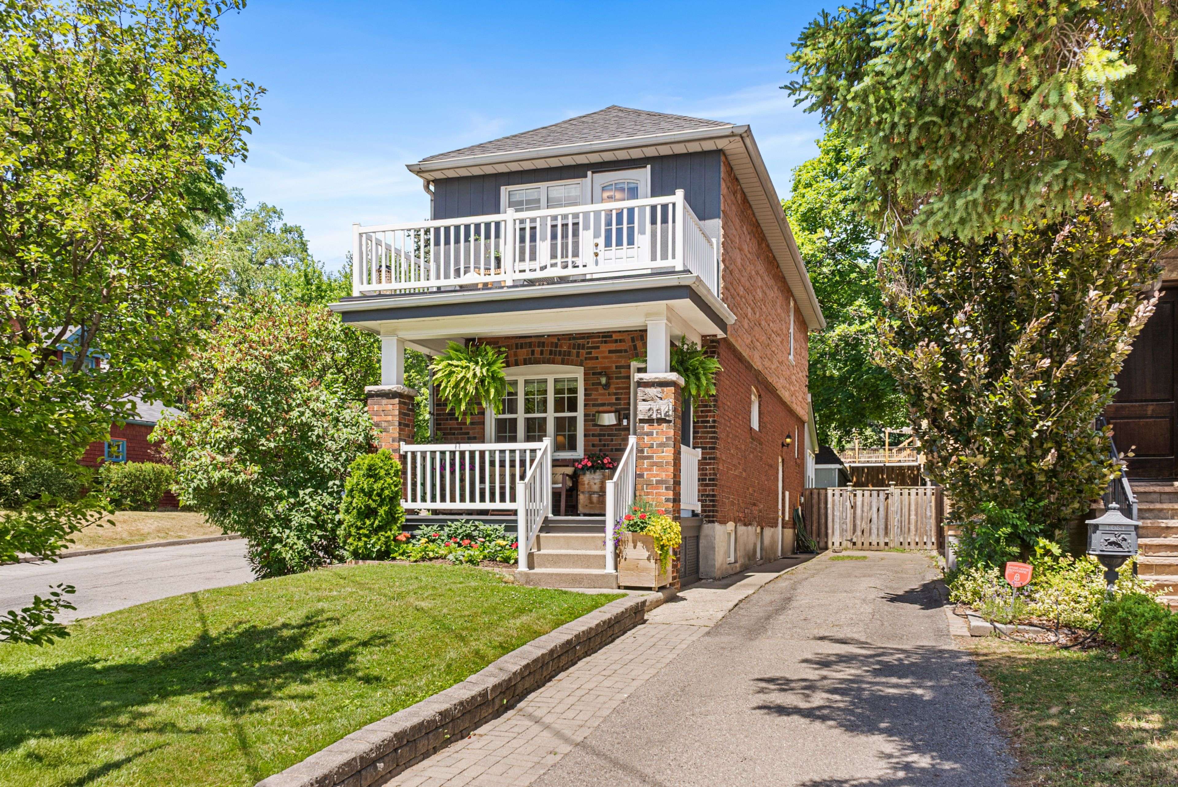 284 Broadway AVE, Toronto C10, ON M4P 1W3