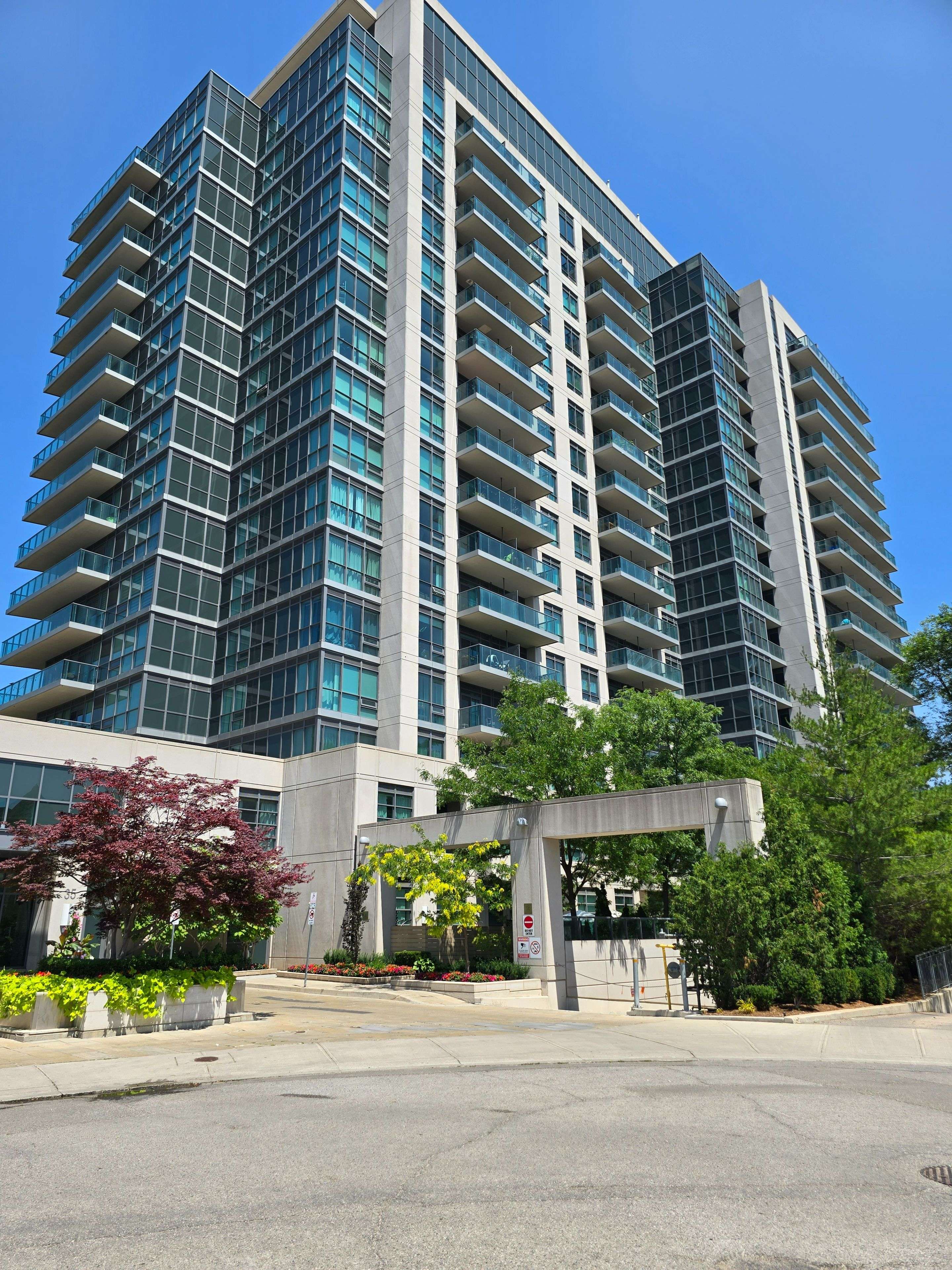 Toronto C11, ON M4G 0A5,35 Brian Peck CRES #914