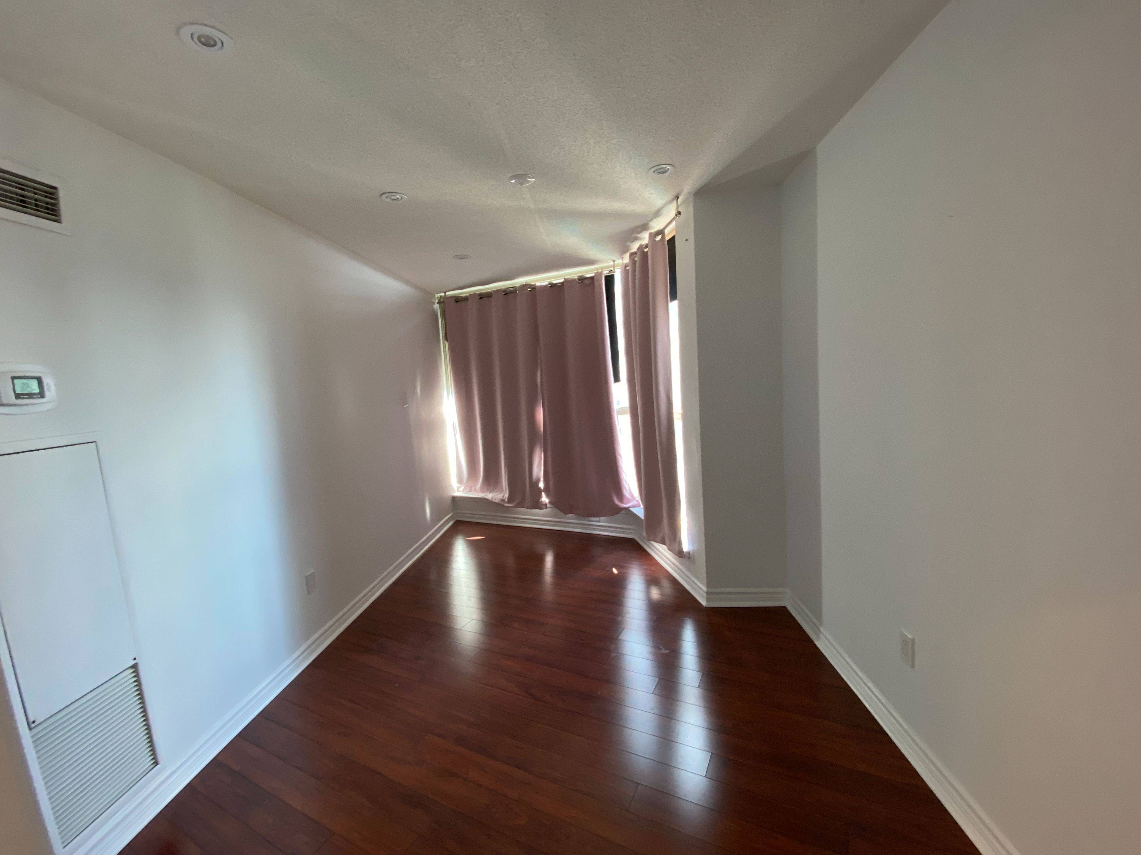 Toronto C01, ON M5S 3A3,1055 BAY ST #PH5