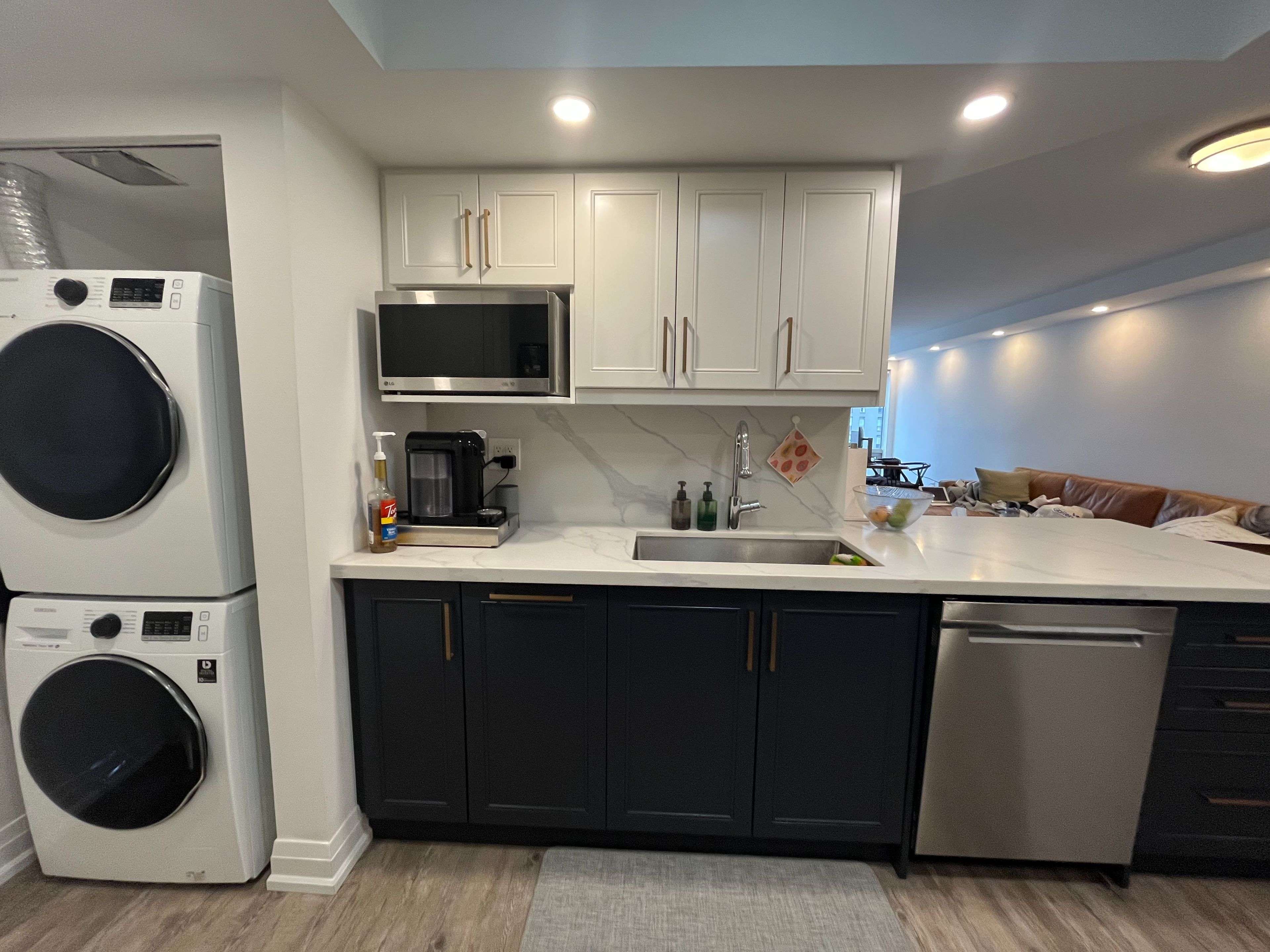 Toronto C01, ON M5S 3A6,1001 Bay ST #1705