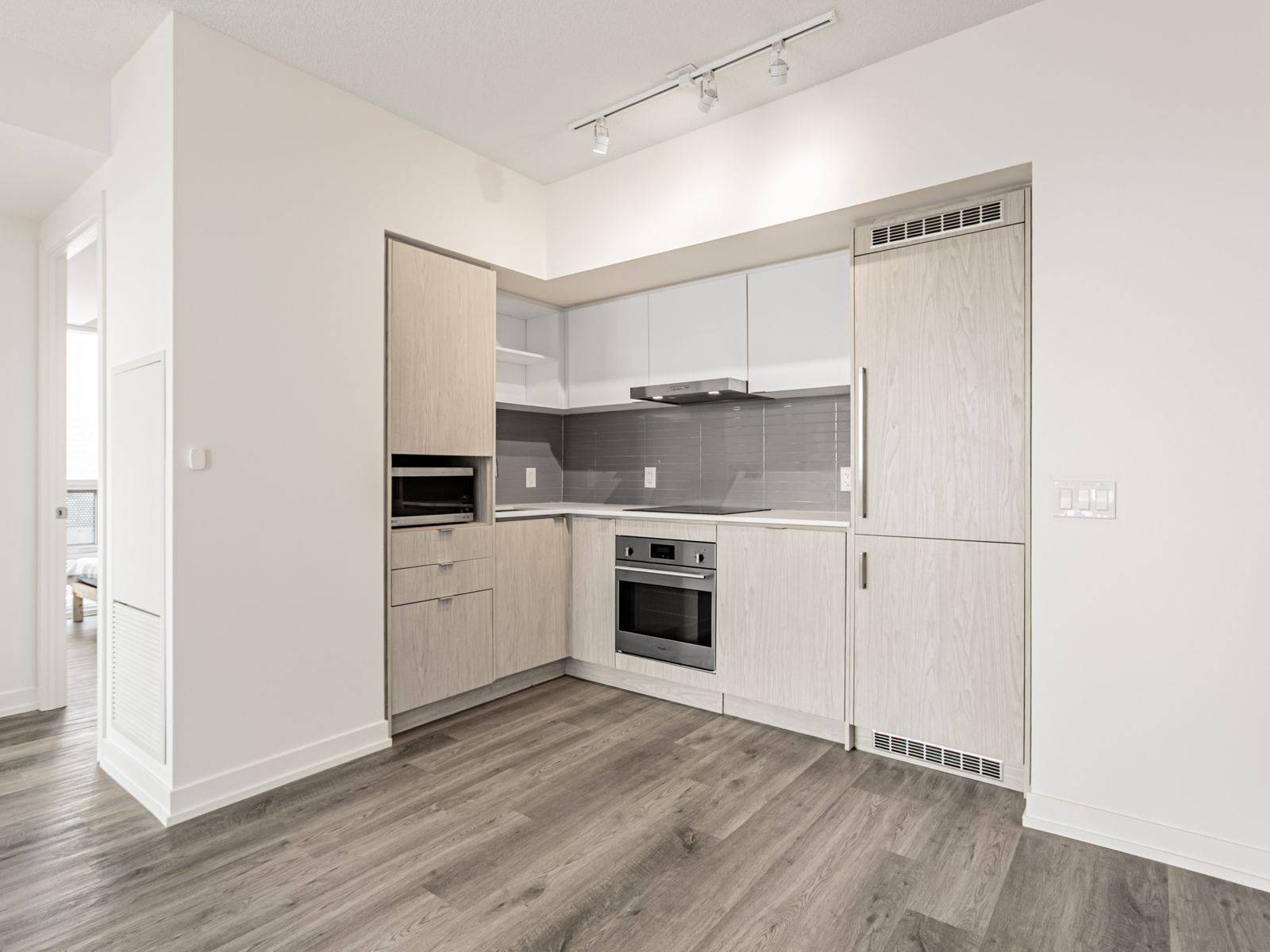 Toronto C08, ON M5E 0G1,55 Cooper ST #1611