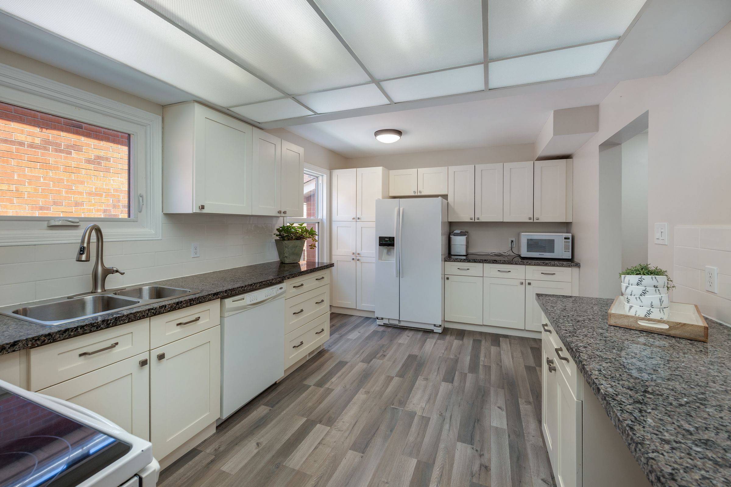 Clarington, ON L1C 4N3,81 Mccrimmon CRES