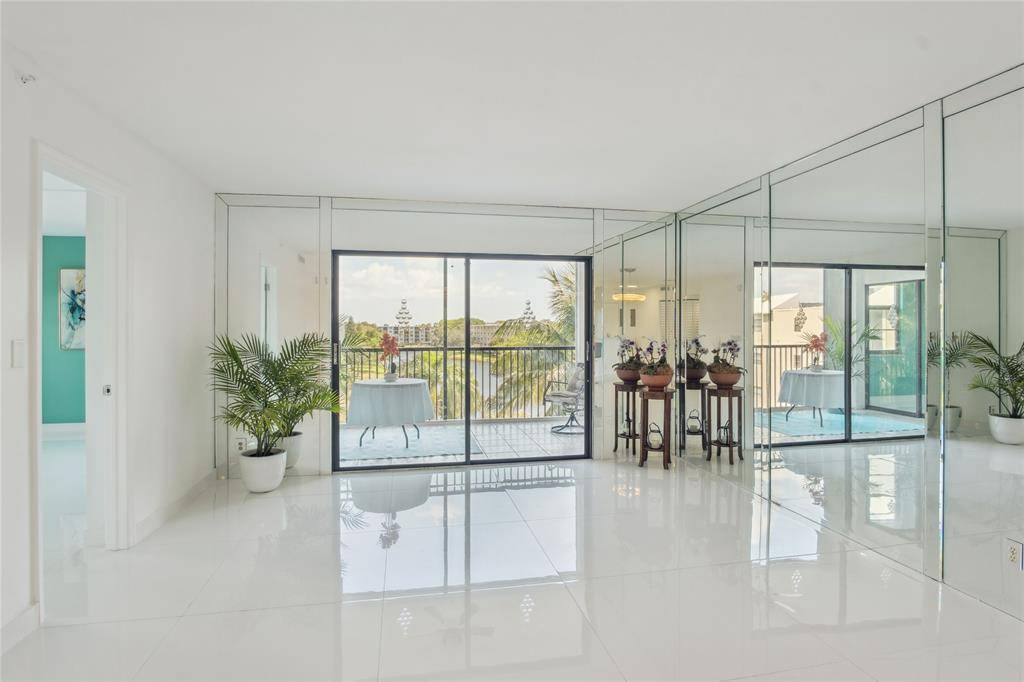Pompano Beach, FL 33069,2205 S Cypress Bend Dr #501