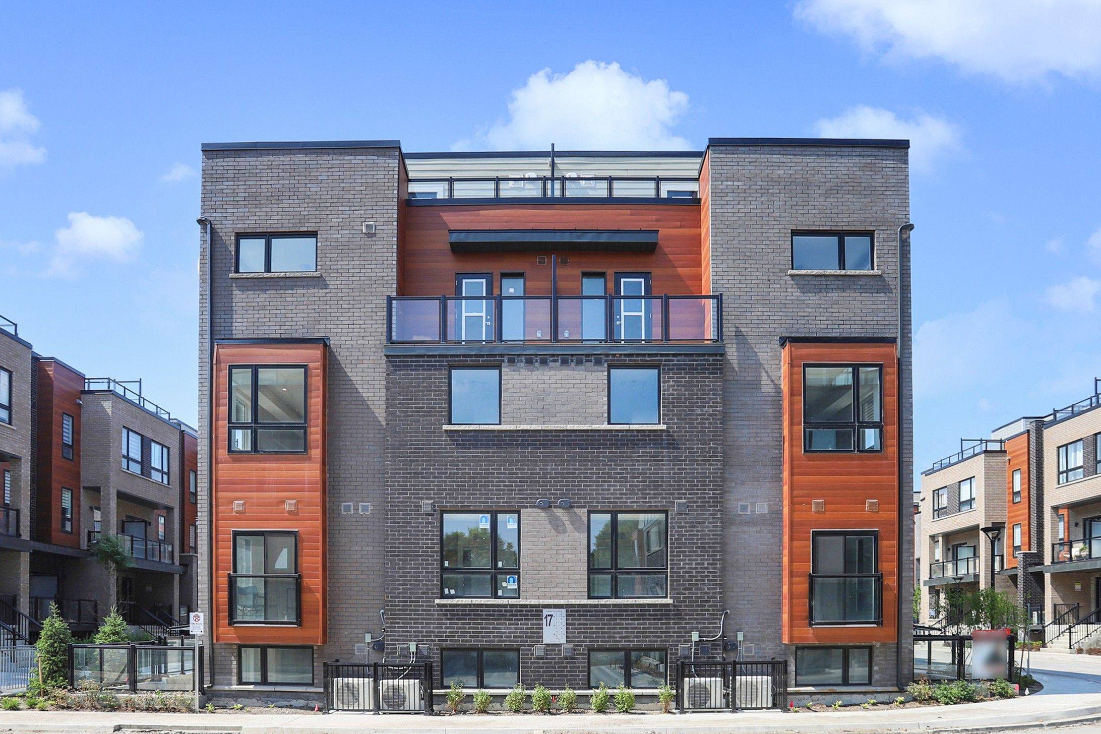 Newmarket, ON L3Y 0H4,17 Lytham Green CIR #22