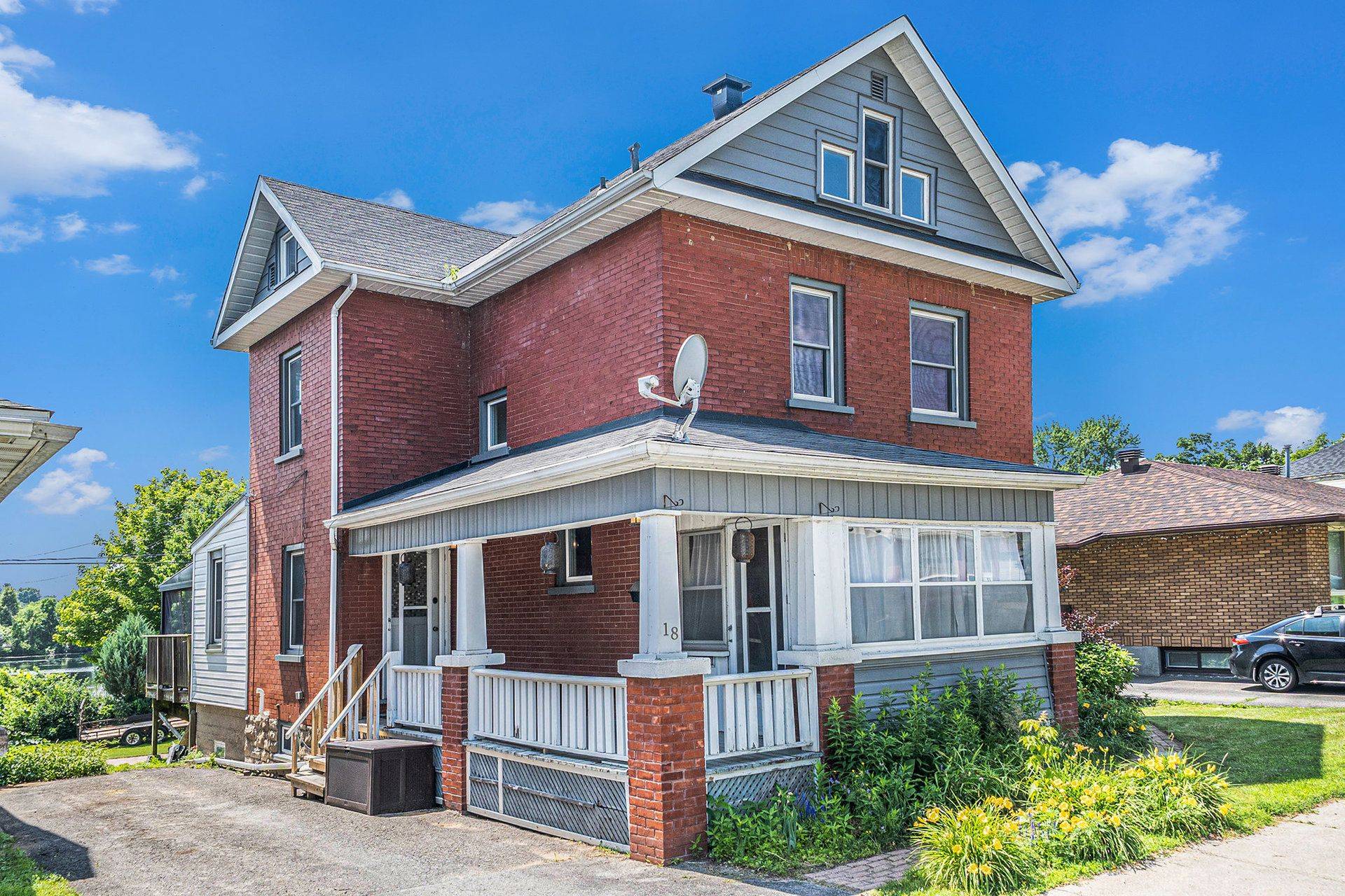 Smiths Falls, ON K7A 3N2,18 Queen ST