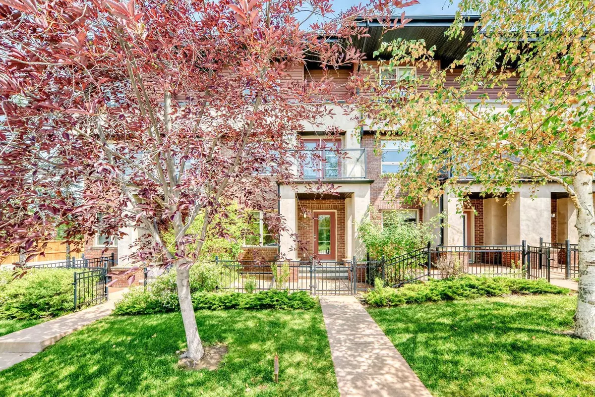 Calgary, AB T3H 0P3,1574 93 ST SW
