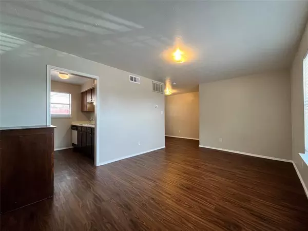 2526 W Prairie Street #102, Denton, TX 76201