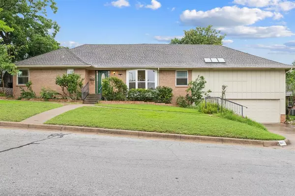 6417 Ems Road W, Fort Worth, TX 76116