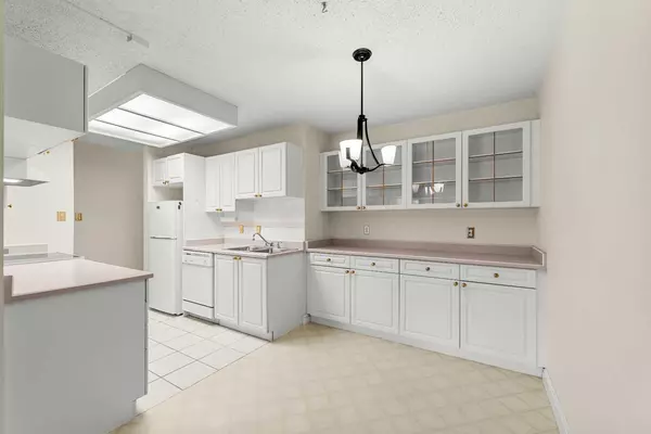 Calgary, AB T2W 2B1,201 Braeglen Close Southwest #1310