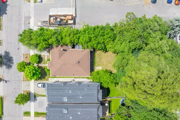 Toronto C04, ON M5M 2N5,146 Bannockburn AVE