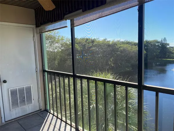 Delray Beach, FL 33484,5884 Morningstar Cir #406