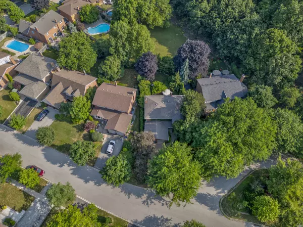 Oakville, ON L6H 3C6,1355 Edgeware RD