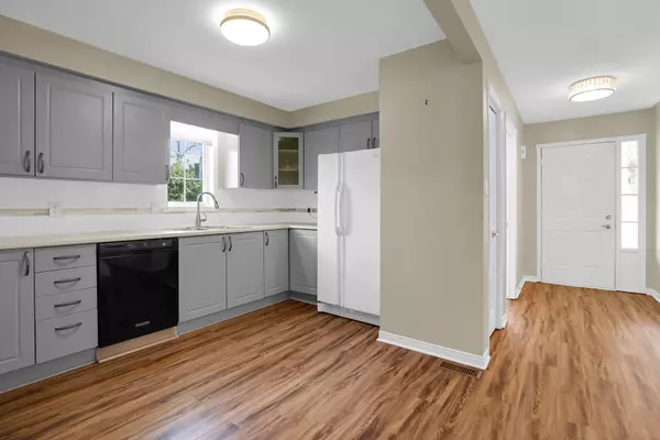 West Lincoln, ON L0R 2A0,7 Village DR