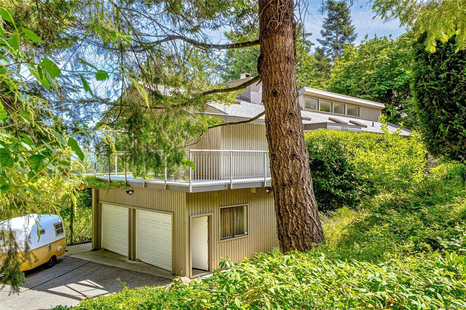 Saanich, BC V8Y 2P8,4689 Boulderwood Dr
