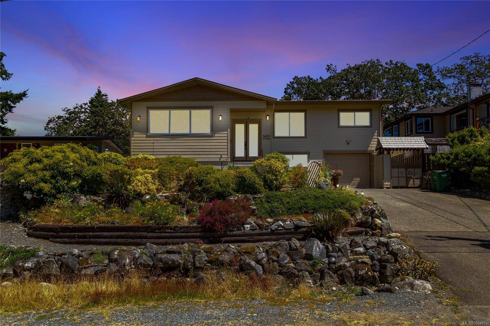 3947 Morgan St, Saanich, BC V8X 1Z9