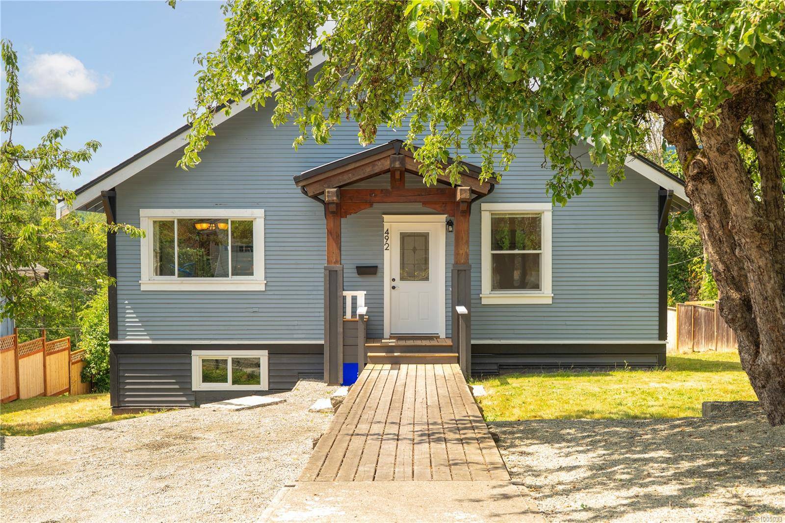 492 Machleary St, Nanaimo, BC V9R 2H2