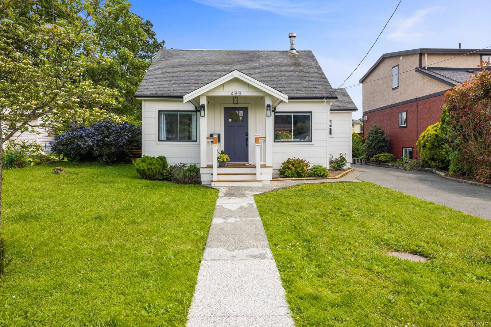 489 Grafton St, Esquimalt, BC V9A 5E7