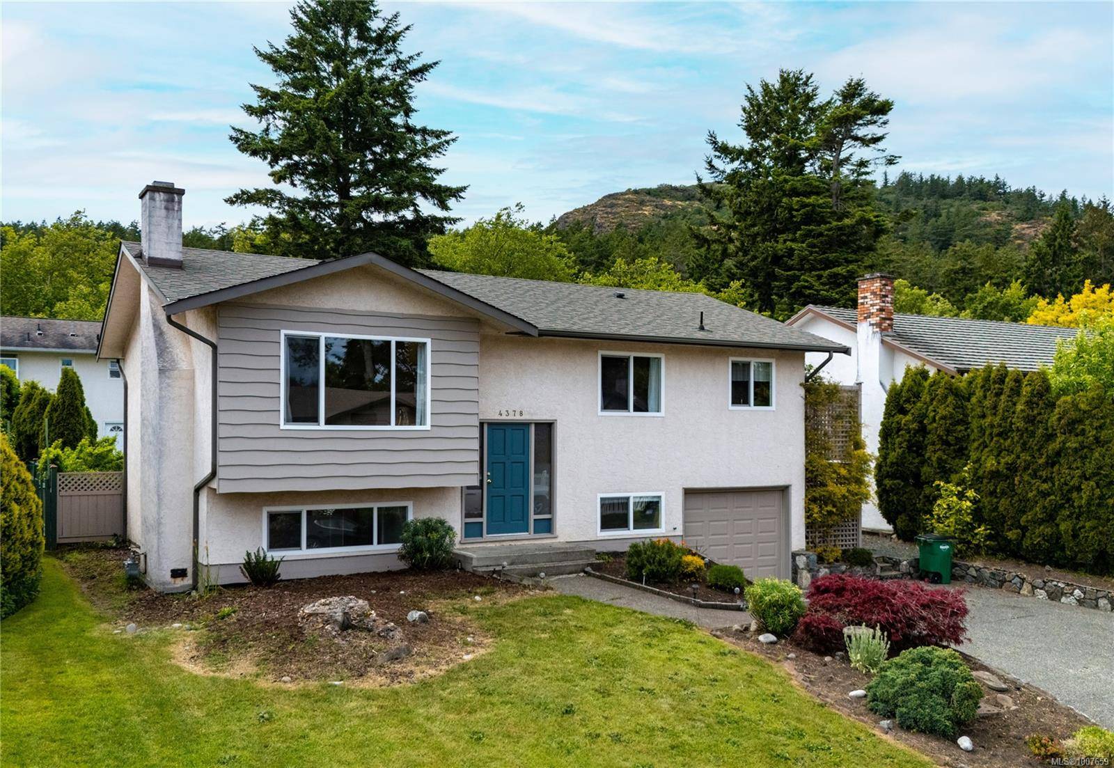 Saanich, BC V8N 4Z3,4378 Fieldmont Pl