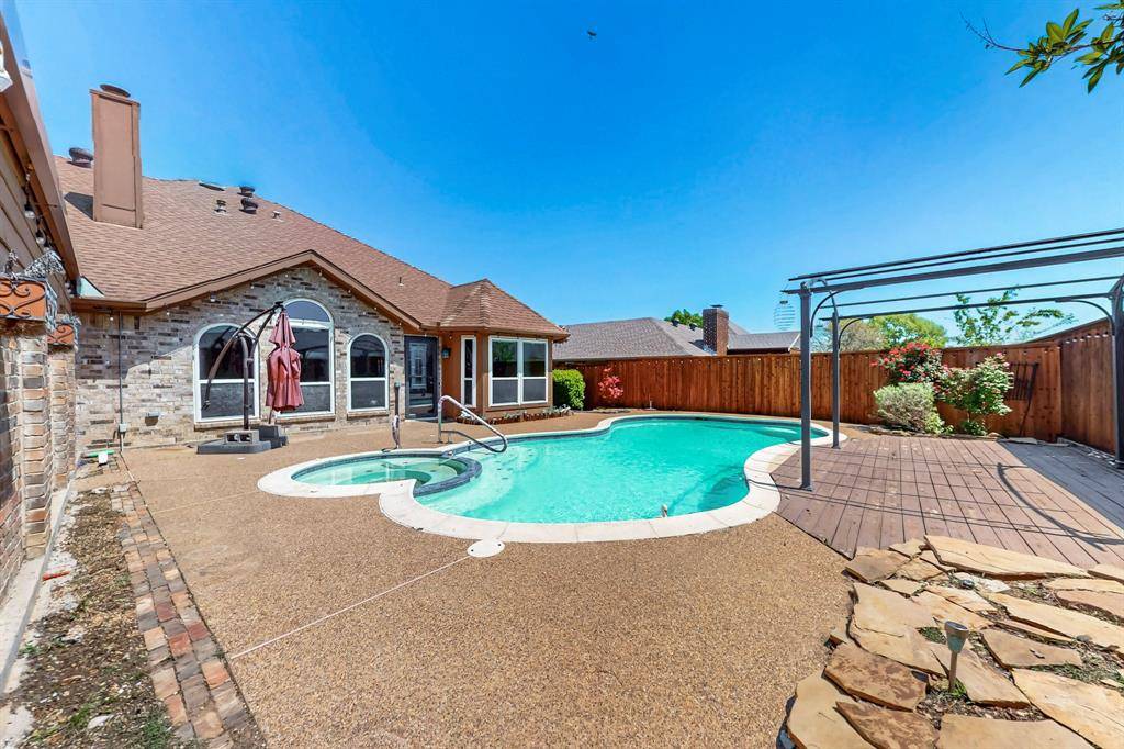 Highland Village, TX 75077,622 Meadowcrest Drive