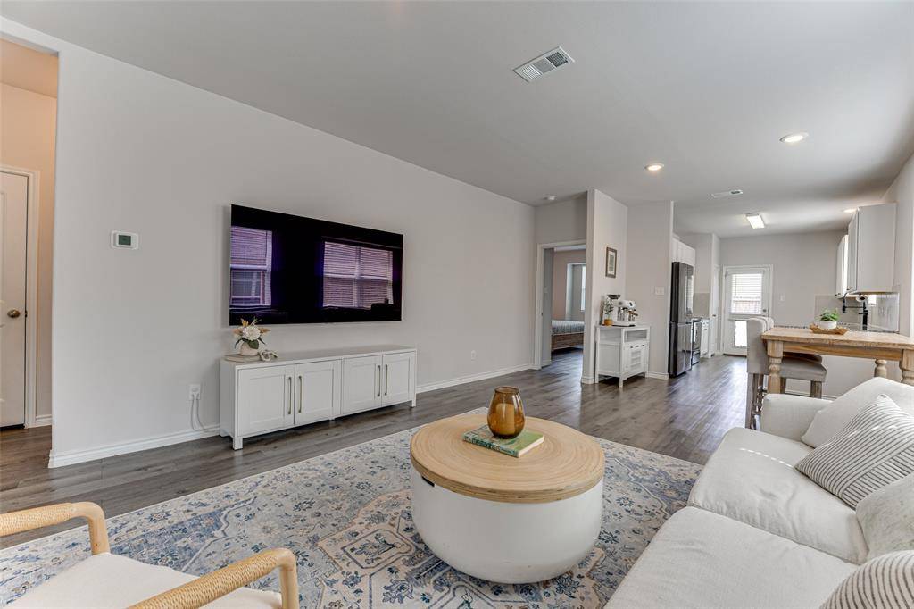 3618 Kings Drive, Ennis, TX 75119