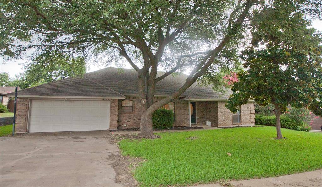 10144 Stoneleigh Drive, Benbrook, TX 76126