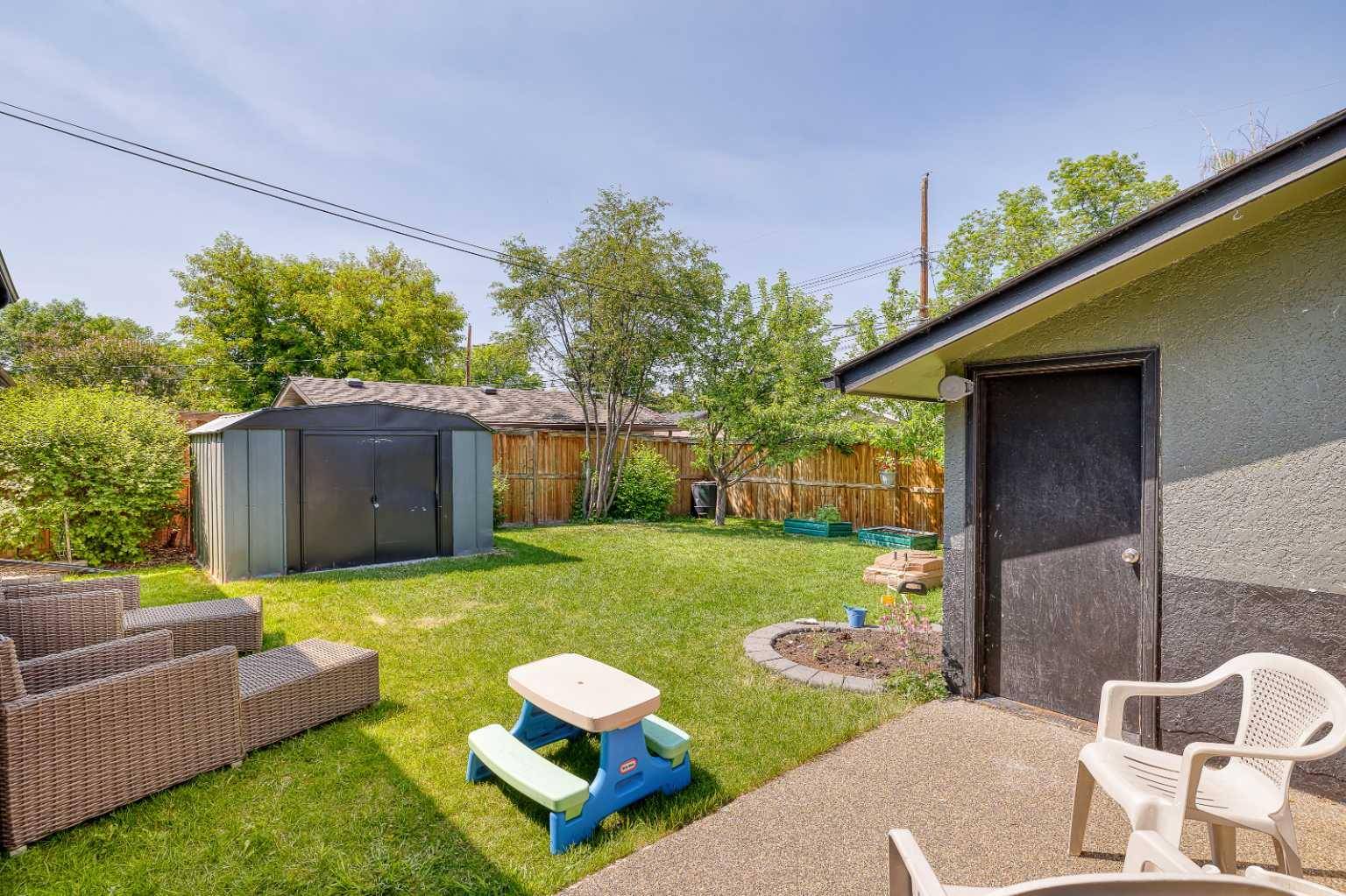 Calgary, AB T2J0X3,22 Armstrong CRES SE
