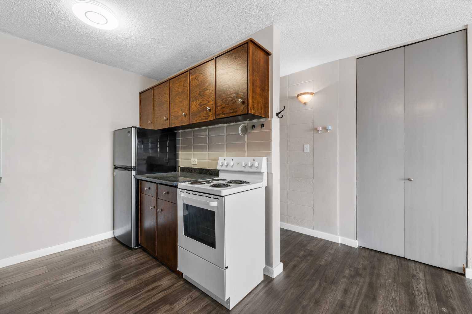 Calgary, AB T2S 0A9,519 17 AVE SW #430