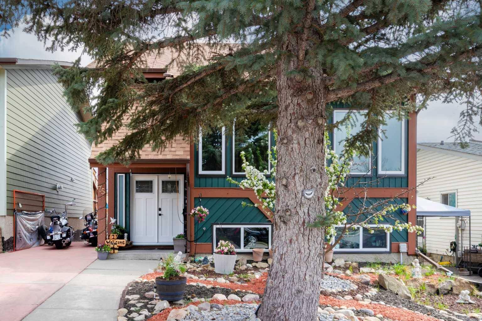 Airdrie, AB T4B 1Z4,75 Emberdale WAY SE
