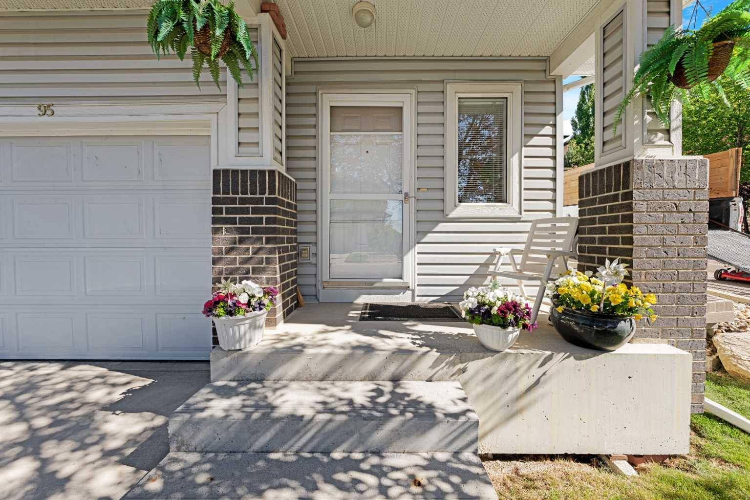 Calgary, AB T3A 6L3,95 Hidden Creek Rise NW