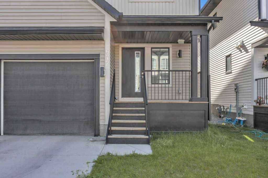 Airdrie, AB T4B 5H7,672 South Point Heath SW