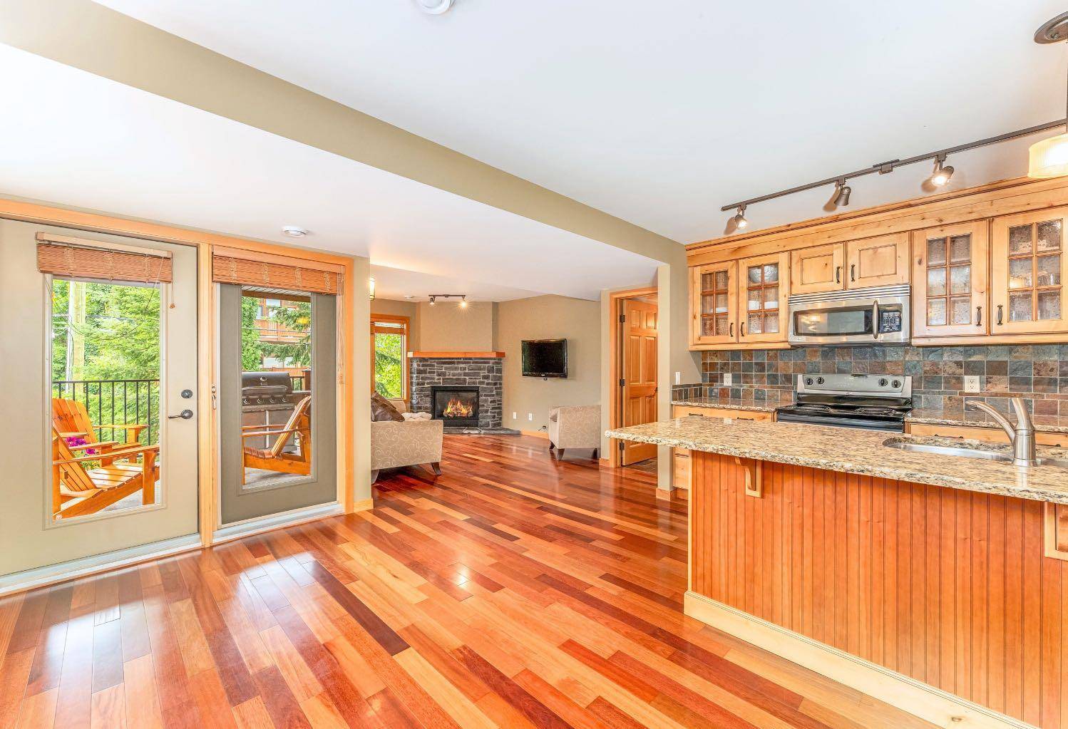 Canmore, AB T1W 2J6,722 3rd ST #2