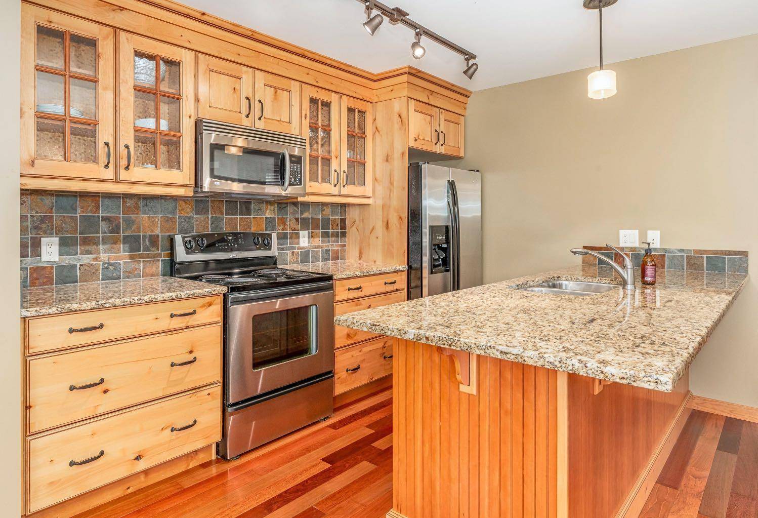 Canmore, AB T1W 2J6,722 3rd ST #2