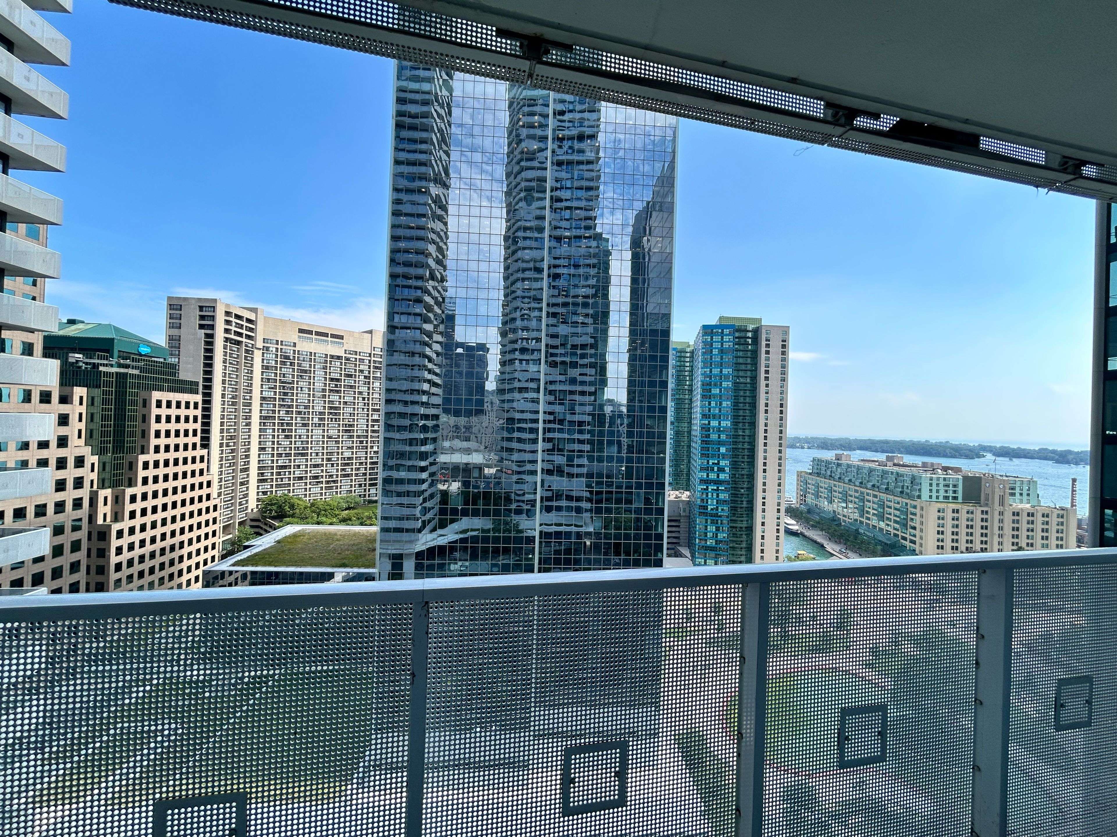 100 Harbour ST #2008, Toronto C01, ON M5J 0B5