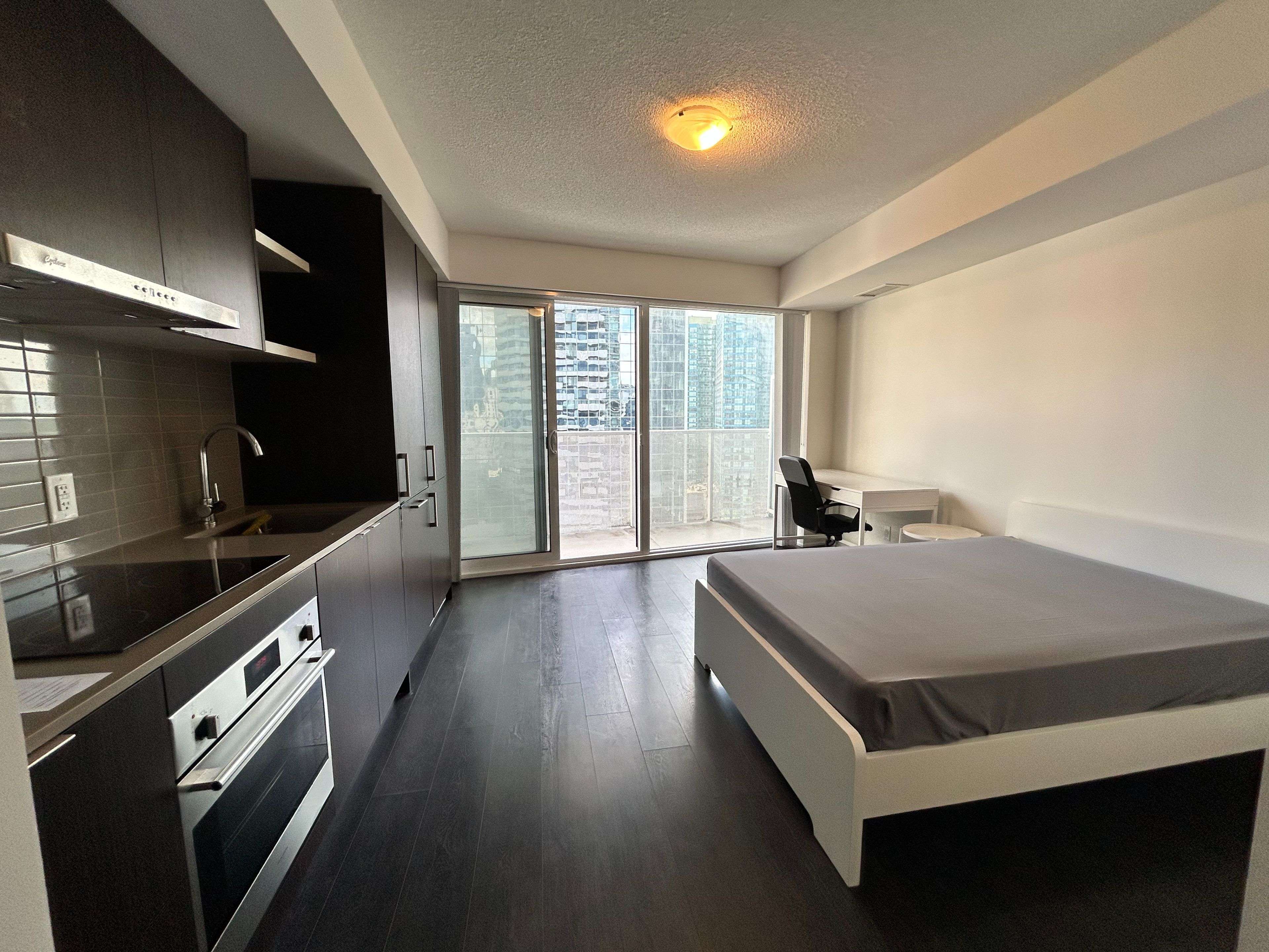 Toronto C01, ON M5J 0B5,100 Harbour ST #2008