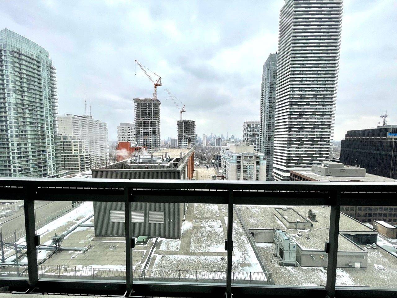 Toronto C10, ON M4P 0G1,39 Roehampton AVE #1504