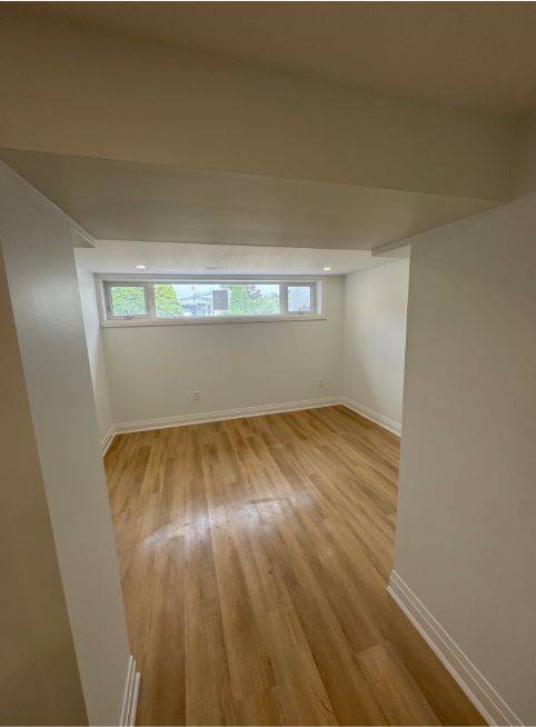 142 Hillcrest DR #Basement, Whitby, ON L1N 3C2