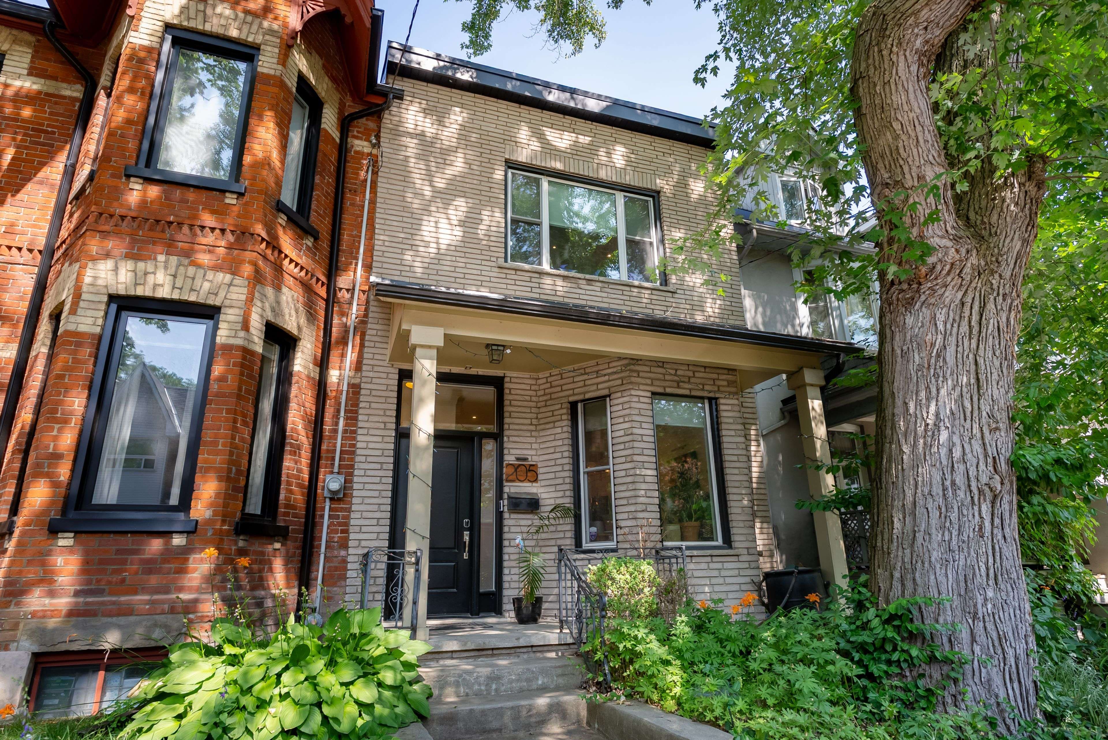 Toronto E01, ON M4M 2J8,205 Boulton AVE