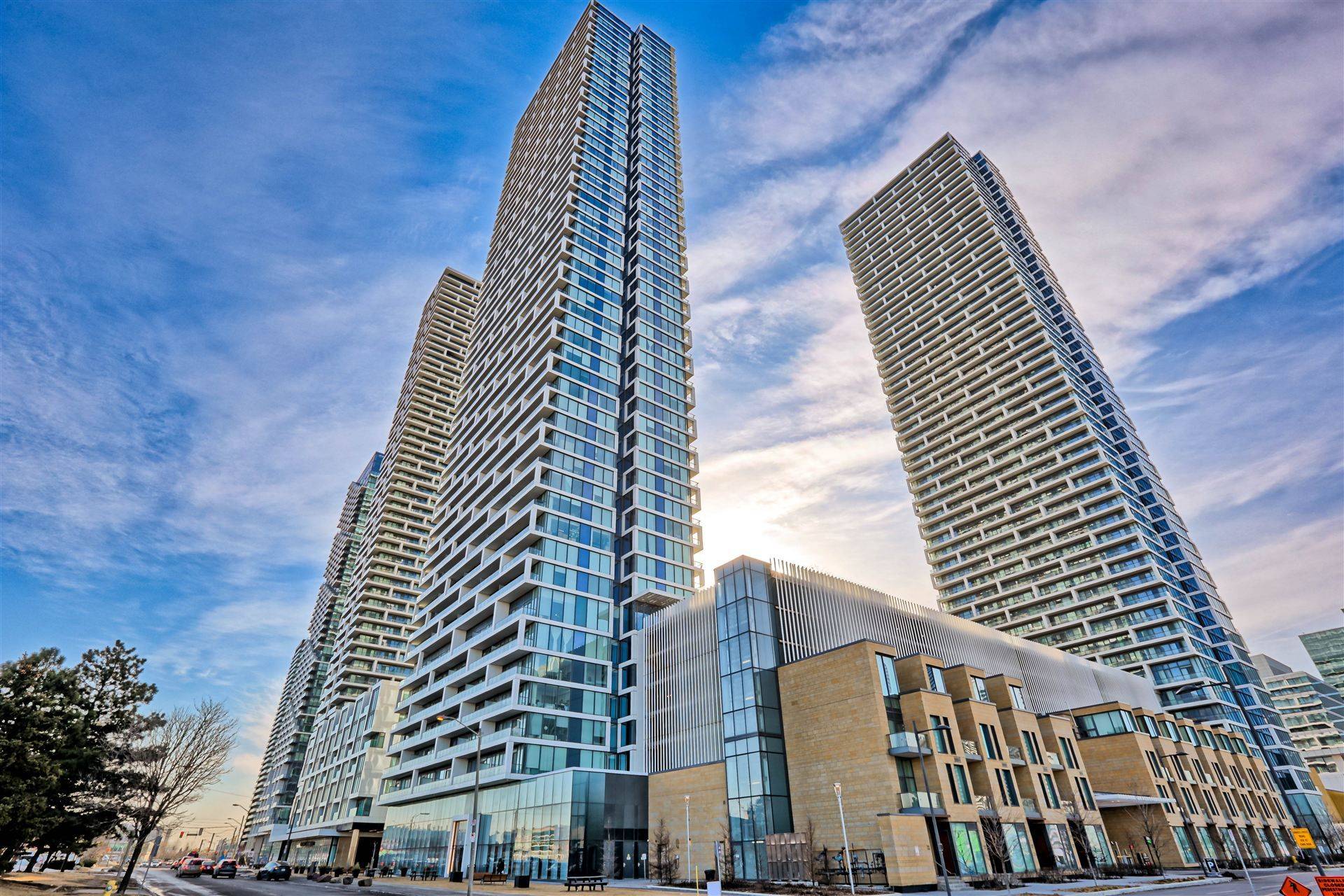 898 Portage Pkwy #3707, Vaughan, ON L4K 0J6