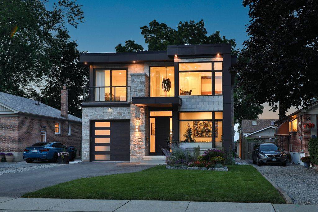 49 Pine AVE S, Mississauga, ON L5H 2P5