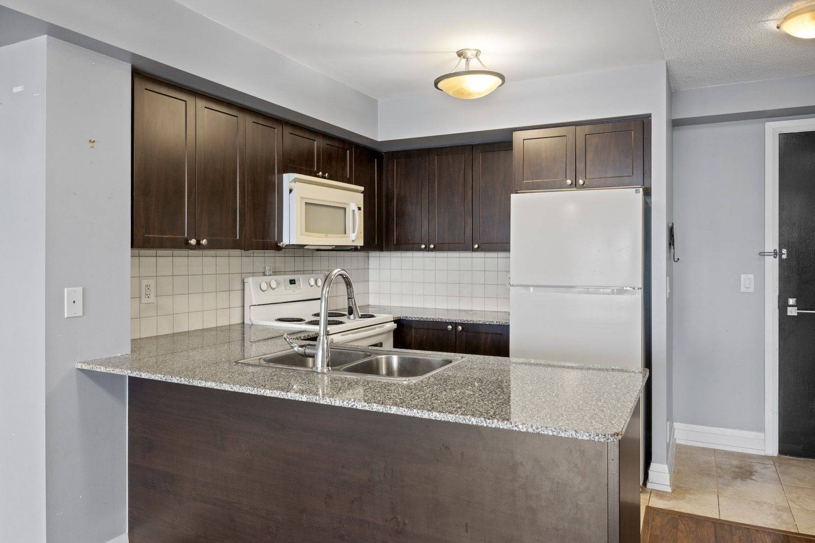 Toronto W05, ON M3J 0G5,55 De Boers DR #812
