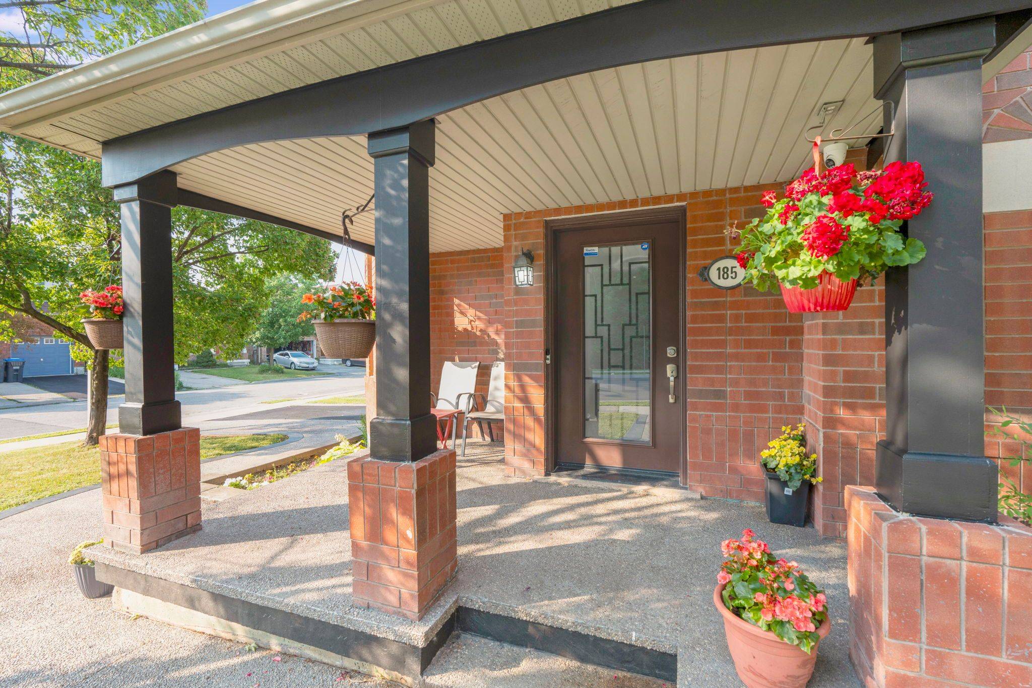 Brampton, ON L7A 2T2,185 Brisdale DR