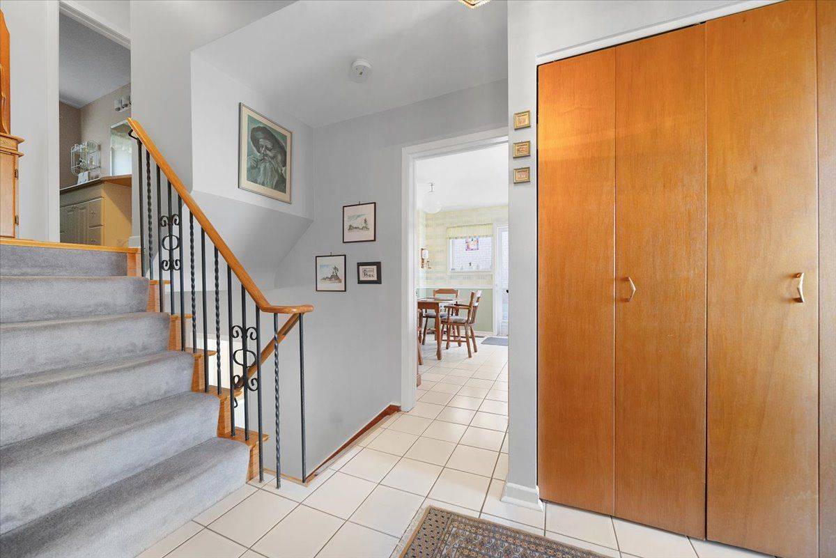 Mississauga, ON L5J 2B2,2374 Truscott DR
