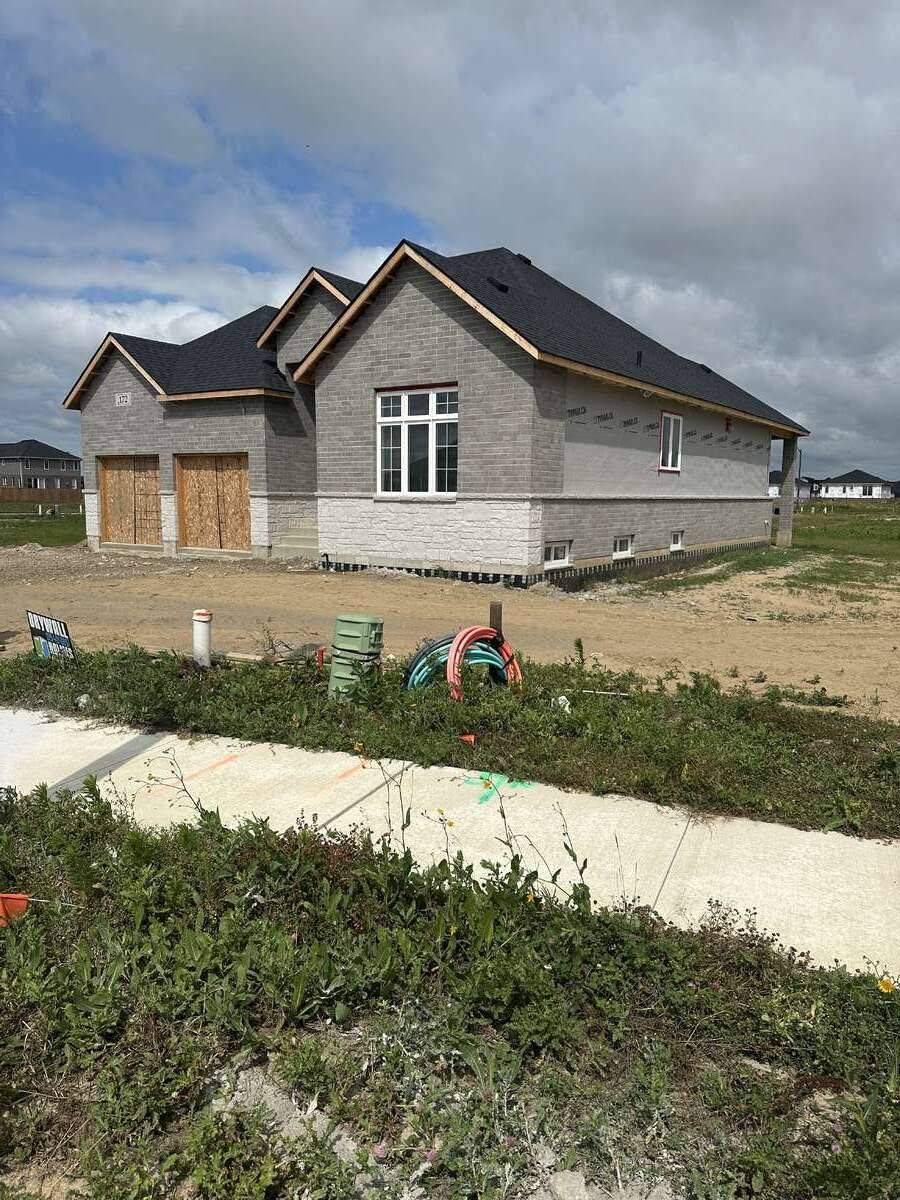 Chatham-kent, ON N7M 0V4,172 Rosewood CRES