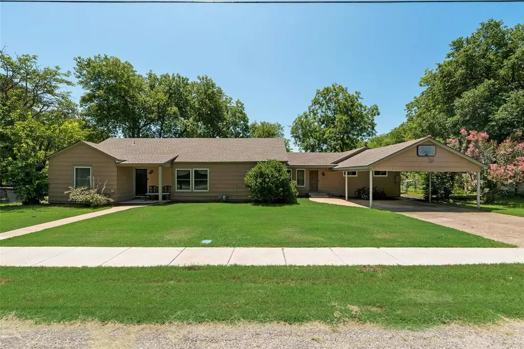 Italy, TX 76651,206 E Park