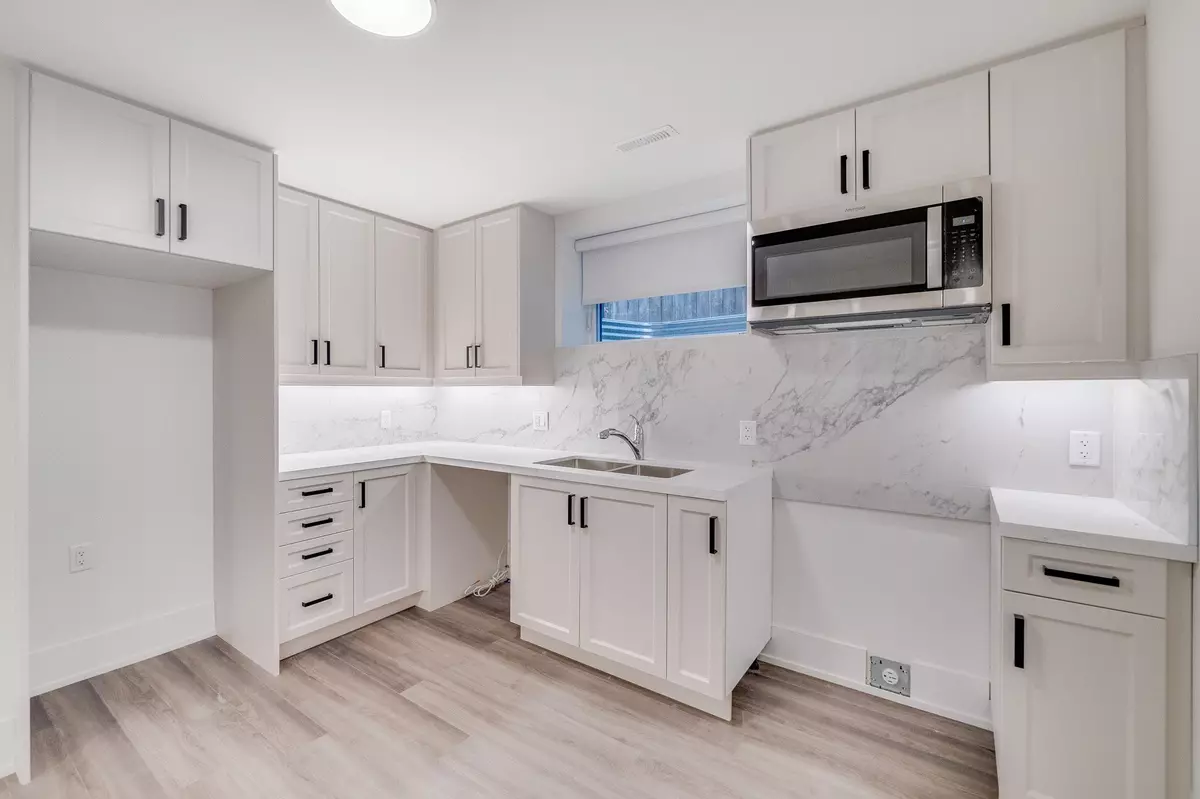 Mississauga, ON L5E 1K4,1077 Fourth ST #Bsmt