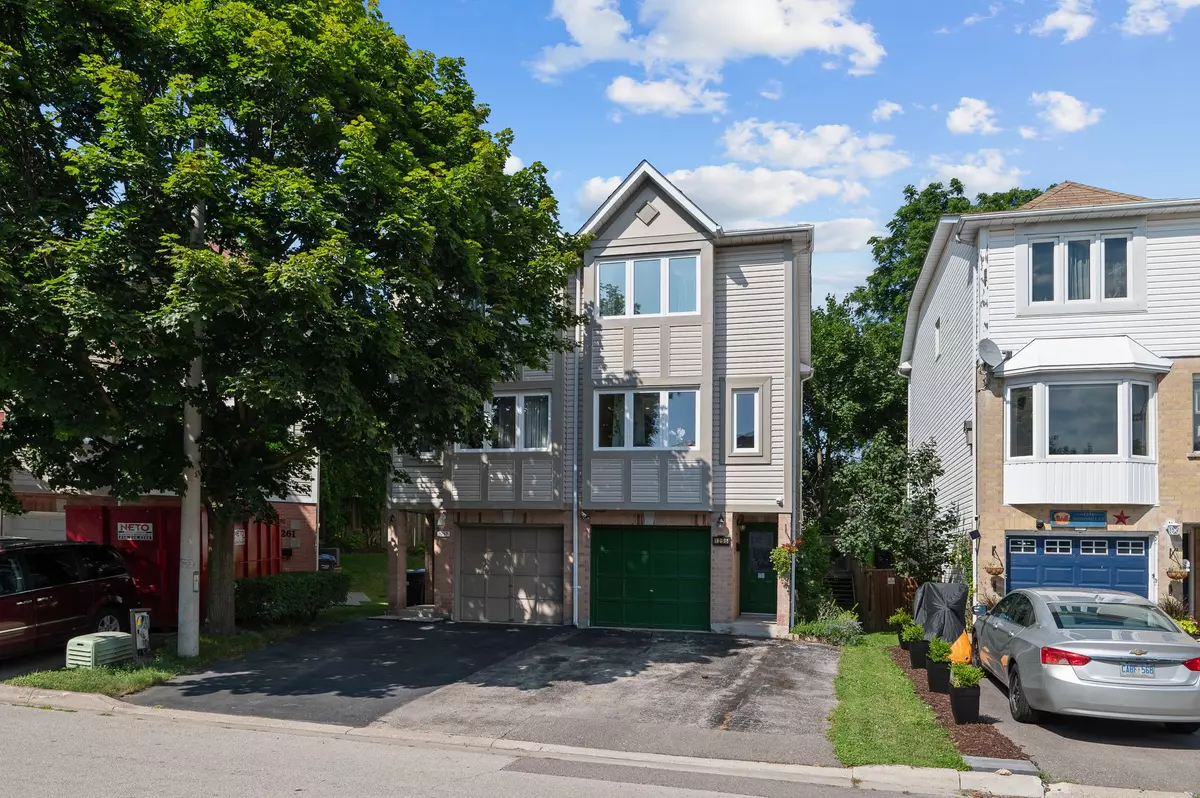 Mississauga, ON L5E 3H2,1255 Woodhill CT