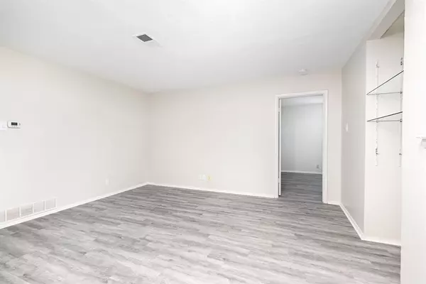 Euless, TX 76040,712 Oakwood Drive