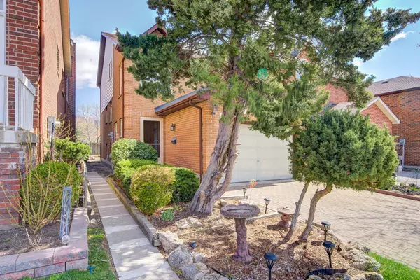 Mississauga, ON L5C 3M2,4097 Quaker Hill DR